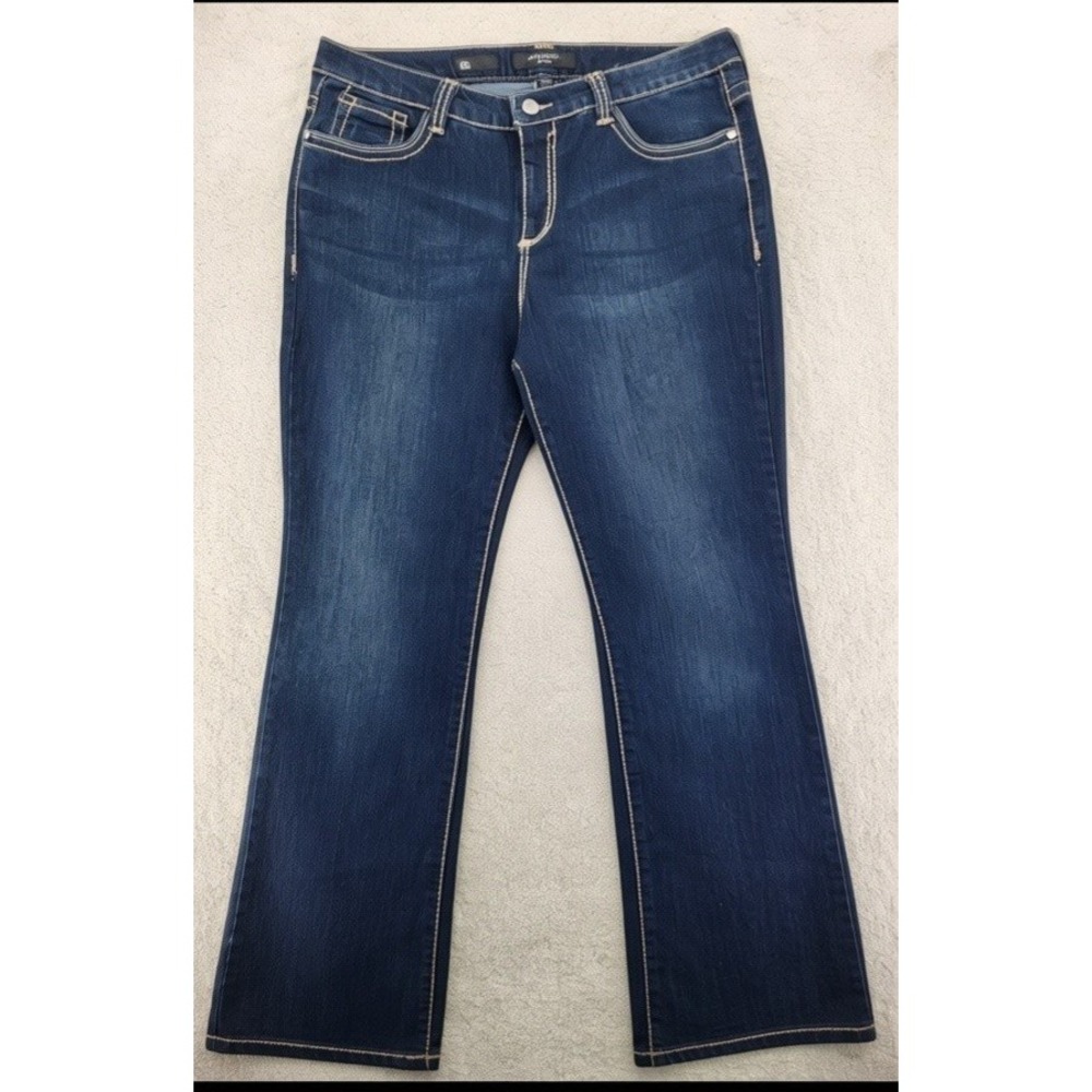 Nine West woman's jeans size 16/33 average embellished 5 pocket design NWT
